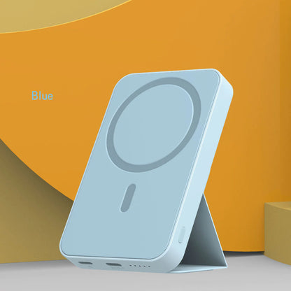 Magnetic Wireless Power Bank - close-up | Tech Advancements