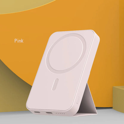 Magnetic Wireless Power Bank - close-up | Tech Advancements